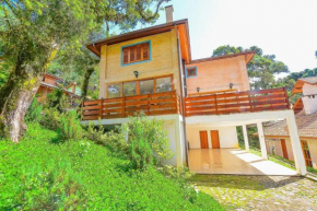 Casa com lareira e área gourmet no Condomínio Aldeota em Monte Verde